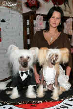 Paní Vacková z firmy Dogi Fashion a Akim s Gessi ve svatebním...